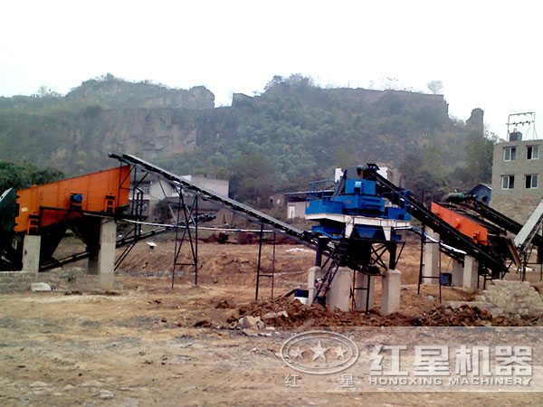 正在組建的機制砂生產線